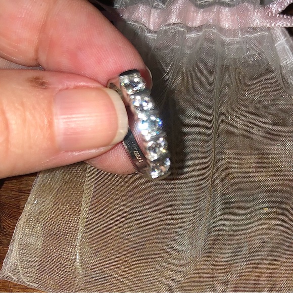 Natural diamond 5 stone 0.75 total carat weight platinum ring - Picture 3 of 15